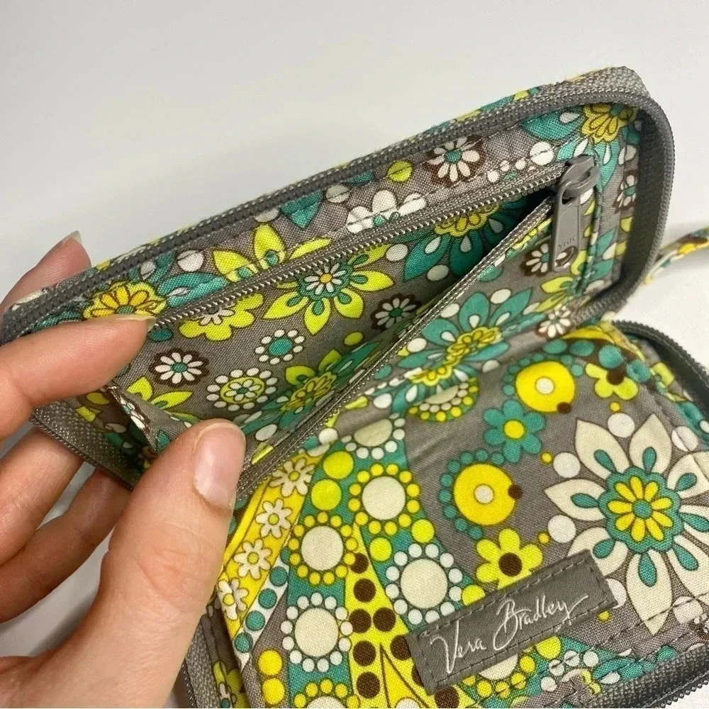 Vera Bradley All in One Wristlet Lemon Parfait Retired Print - Picture 4 of 9